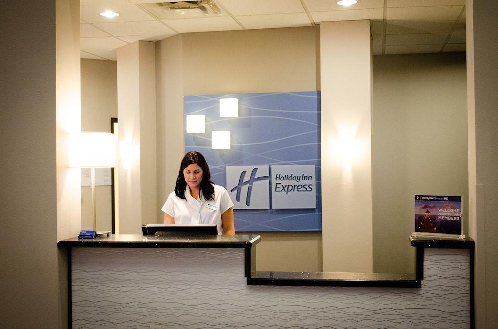 Holiday Inn Express & Suites Denver North - Thornton By Ihg Экстерьер фото