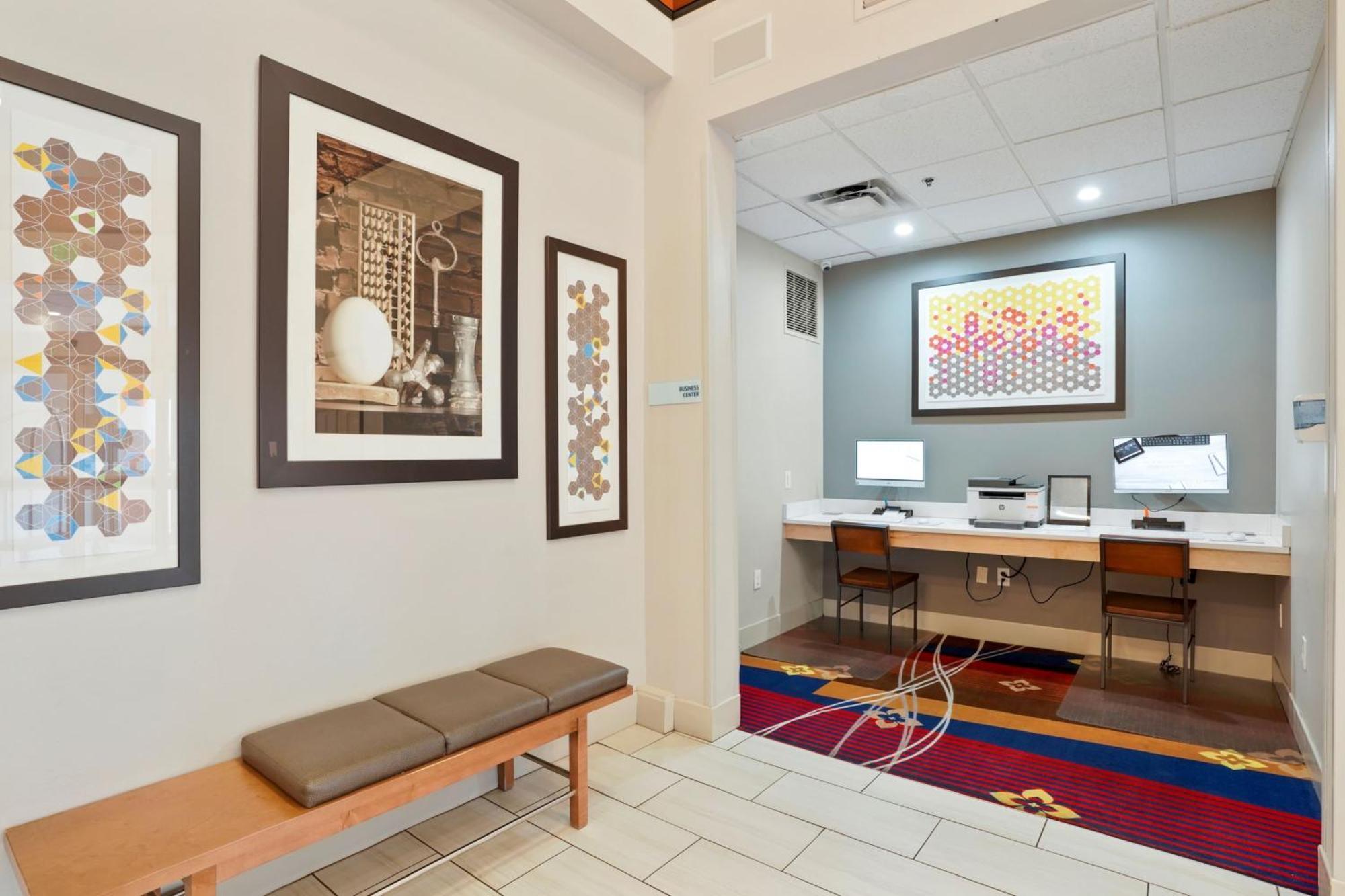 Holiday Inn Express & Suites Denver North - Thornton By Ihg Экстерьер фото