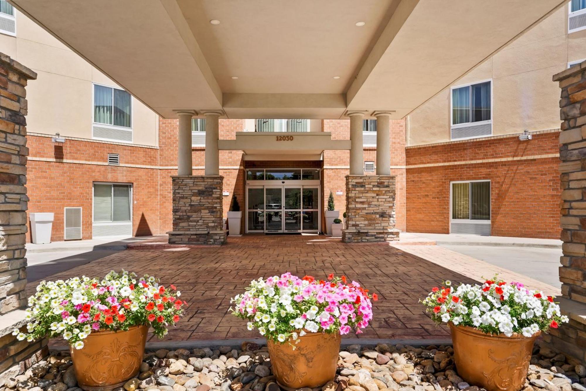 Holiday Inn Express & Suites Denver North - Thornton By Ihg Экстерьер фото