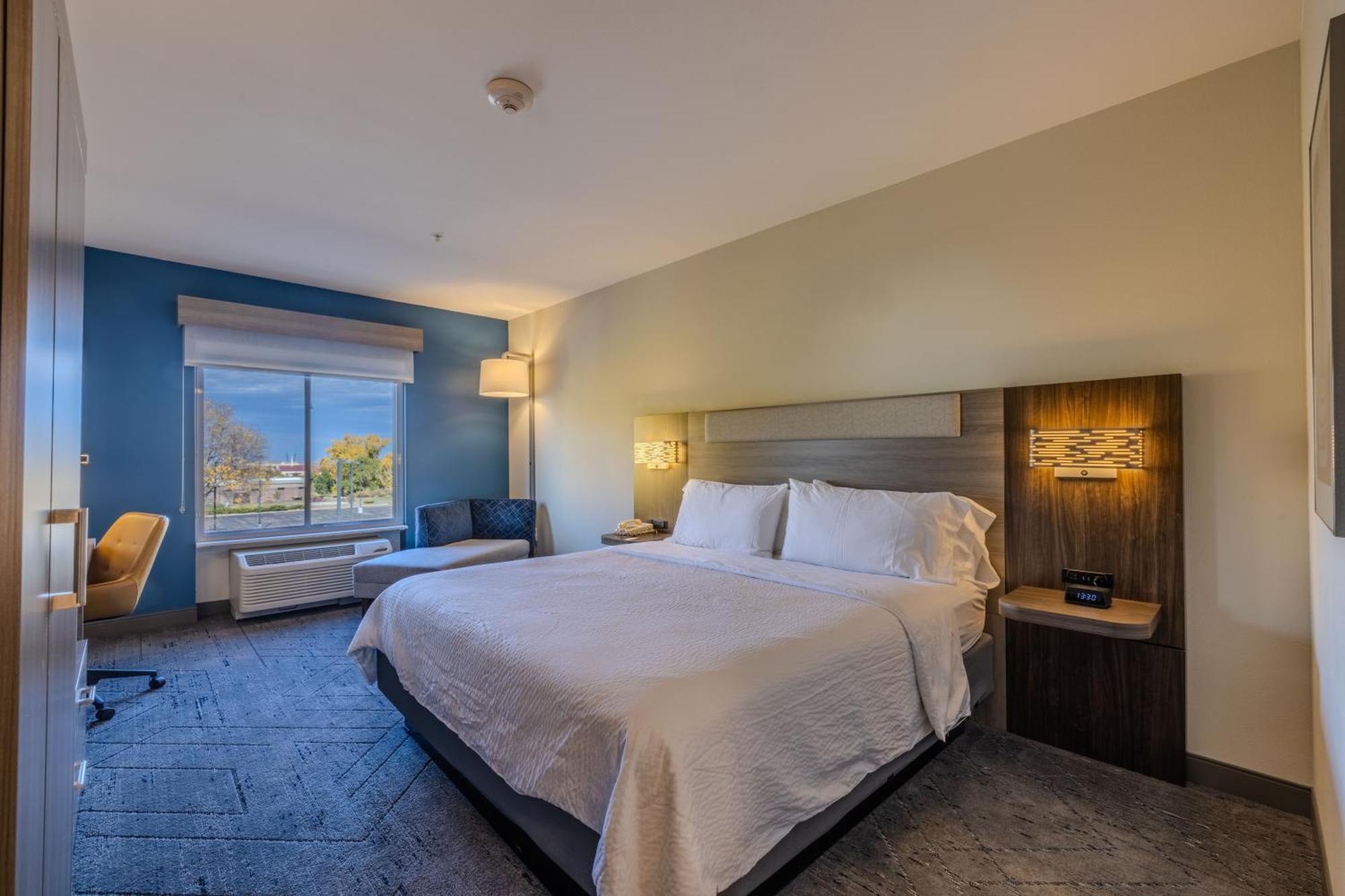 Holiday Inn Express & Suites Denver North - Thornton By Ihg Экстерьер фото